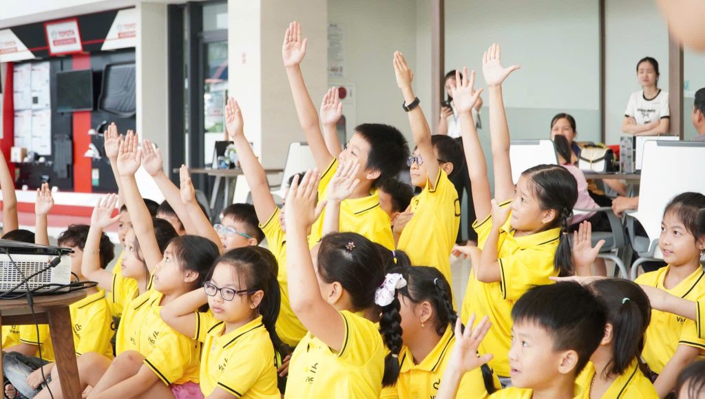 Cha Mẹ “Gà tiếng Anh” vẫn có thể giúp con học tốt cả hai